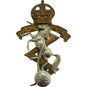 WW2 Royal Electrical & Mechanical Engineers REME Cap Badge JR GAUNT LONDON