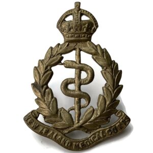 WW1 / WW2 New Zealand Army Medical Corps Royal NZMC Cap Badge - J.R.GAUNT Tab