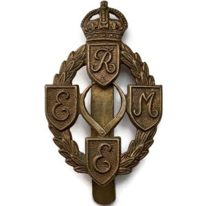 WW2 Royal Electrical & Mechanical Engineers REME Cap Badge - JR GAUNT LONDON