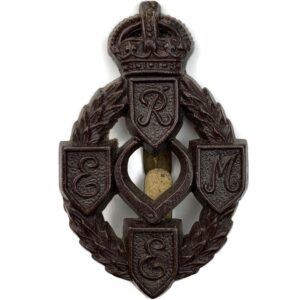 WW2 Royal Electrical & Mechanical Engineers Corps REME PLASTIC Economy Issue Cap Badge