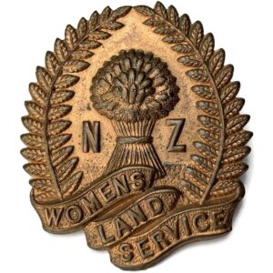 WW2 New Zealand Army Womens Land Service Cap Badge