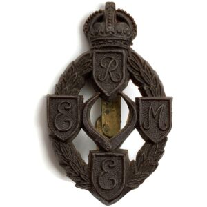 WW2 Royal Electrical & Mechanical Engineers Corps REME PLASTIC Economy Issue Cap Badge