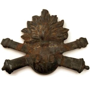 WW1 French Army Artillery Corps M15 Adrian Helmet Cap Badge