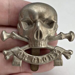 WW2 17th / 21st Lancers (Deaths Head) Regiment Cap Badge J.R.GAUNT Makers Mark