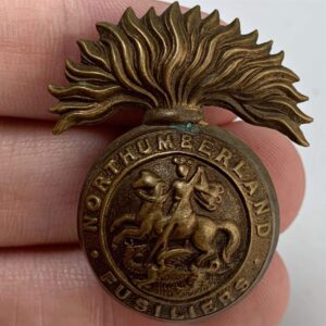 WW1 Northumberland Fusiliers Regiment Cap Badge - FIRST PATTERN