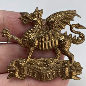 VICTORIAN / EDWARDIAN Royal East Kent (The Buffs) Regiment Cap Badge - LUGS VERSION