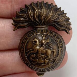 WW1 Northumberland Fusiliers Regiment Cap Badge - FIRST PATTERN