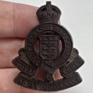 WW2 Royal Army Ordnance Corps RAOC PLASTIC Economy Issue Cap Badge