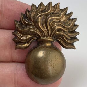 VICTORIAN / EDWARDIAN Grenadier Guards Regiment Cap Badge NORTH / SOUTH LUGS