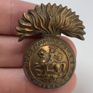 WW1 Northumberland Fusiliers Regiment Cap Badge - FIRST PATTERN