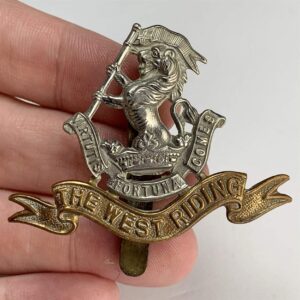 WW2 Duke of Wellingtons West Riding Regiment Cap Badge