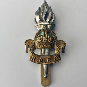 WW2 Royal Army Educational Corps RAEC Cap Badge - J.R.GAUNT LONDON