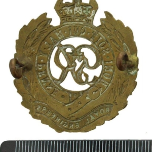 WW2 Royal Engineers Corps (George VI) Cap Badge - LUGS VERSION