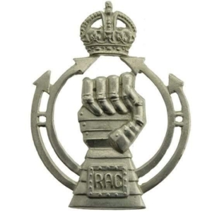 WW2 Royal Armoured Corps RAC Cap Badge