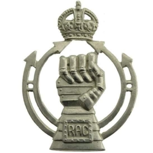 WW2 Royal Armoured Corps RAC Cap Badge