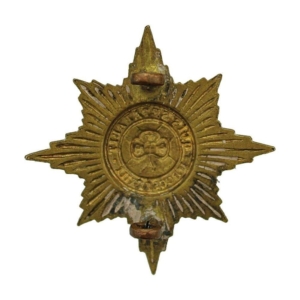 WW1 Irish Guards Regiment Cap Badge - North / South Lugs