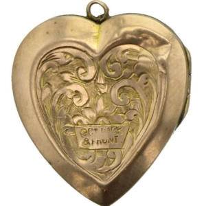 WW1 9ct Gold Sweetheart Locket Pendant & Photo to a Soldier in the Middlesex Regiment