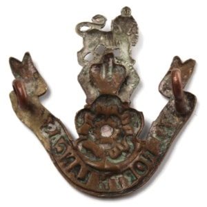WW2 Royal Electrical & Mechanical Engineers REME Cap Badge - FIRST PATTERN