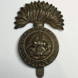 WW1 Northumberland Fusiliers Regiment Cap Badge - FIRST PATTERN