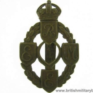 A1E/28 - Royal Electrical & Mechanical Engineers REME Cap Badge