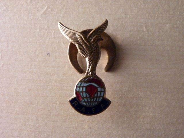SS09/006 - Royal Air Force Association Lapel Badge