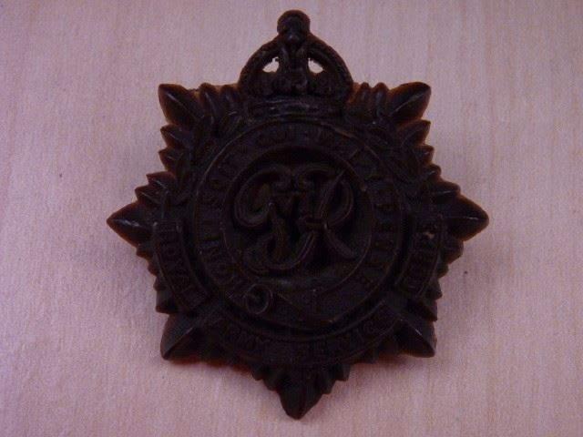 Q55/004 - RASC Royal Army Service Corps PLASTIC Cap Badge
