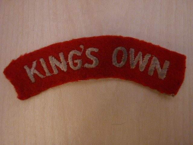 M55/009 - King's Own Regiment Cloth Shoulder Title