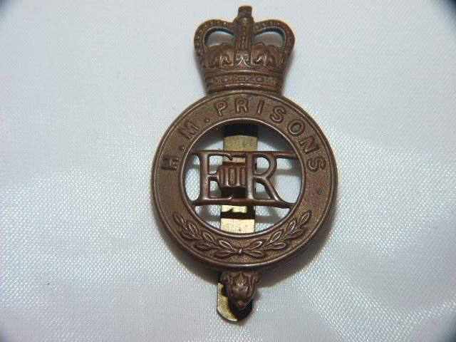 Y55/071 - Her Majesty's HM Prisons Cap Badge