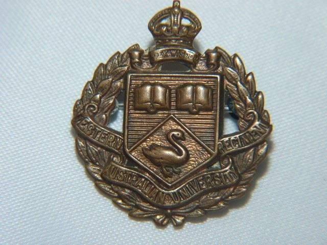 L55/227 - Western Australian University Regiment Collar Badge