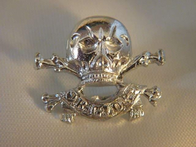 L55/320 - 17th / 21st Lancers Regiment Staybright Collar Badge