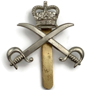 Royal Army Physical Training Corps Staff RAPTC Cap Badge J.R.GAUNT LONDON - Queens Crown