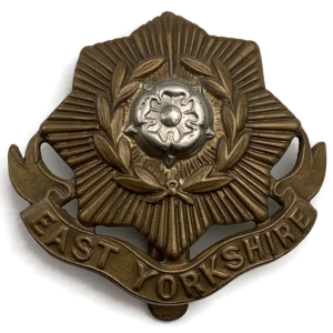 WW2 East Yorkshire Regiment Cap Badge