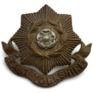 VICTORIAN East Yorkshire Regiment Cap Badge - BLACK LUGS VERSION