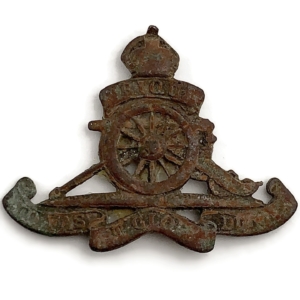 UK Dug Detecting Find - WW2 Royal Artillery Regiment Relic BERET Cap Badge