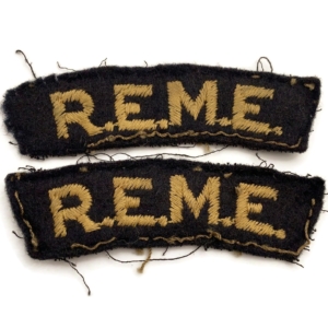 WW2 Royal Electrical & Mechanical Engineers REME Cloth Shoulder Title Badge Flash PAIR
